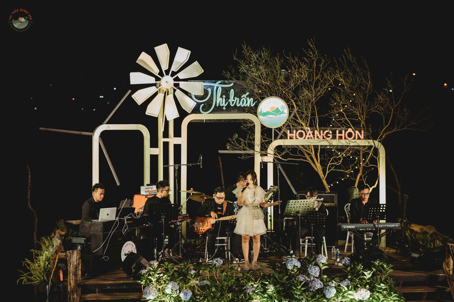 Khản tới thưởng thức đêm nhạc 