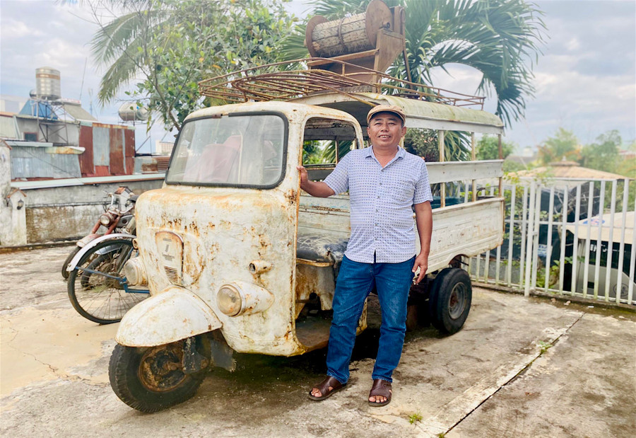 Ông Phan Châu Dũng (tổ 3, phường Hội Phú, TP. Pleiku) bên chiếc xe lam của gia đình mua năm 1967. Ảnh: Mộc Trà Ông Phan Châu Dũng (tổ 3, phường Hội Phú, TP. Pleiku) bên chiếc xe lam của gia đình mua năm 1967. Ảnh: Mộc Trà