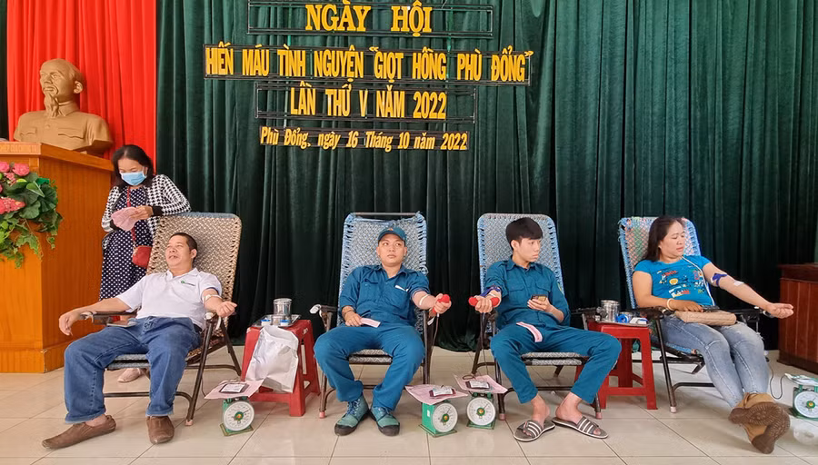 Hiến máu cứu người, một nghĩa cử cao đẹp thể hiện truyền thống tương thân tương ái, thương người như thể thương than của dân tộc ta. Ảnh: Hà Phương