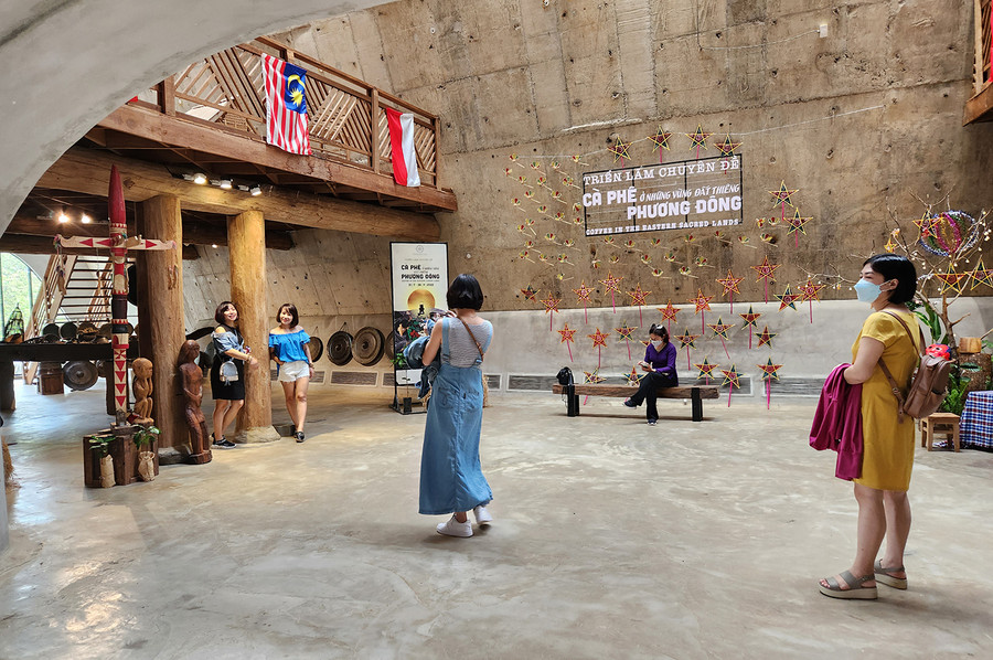 Nhiều du khách đến Bảo tàng thế giới cà phê chủ yếu chỉ... check-in, chụp ảnh lưu niệm!.