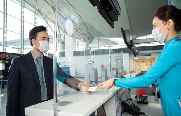 Vietnam Airlines triển khai dịch vụ làm thủ tục trực tuyến ở sân bay Buôn Ma Thuột. Ảnh: CTV/Vietnam+ Vietnam Airlines triển khai dịch vụ làm thủ tục trực tuyến ở sân bay Buôn Ma Thuột. Ảnh: CTV/Vietnam+