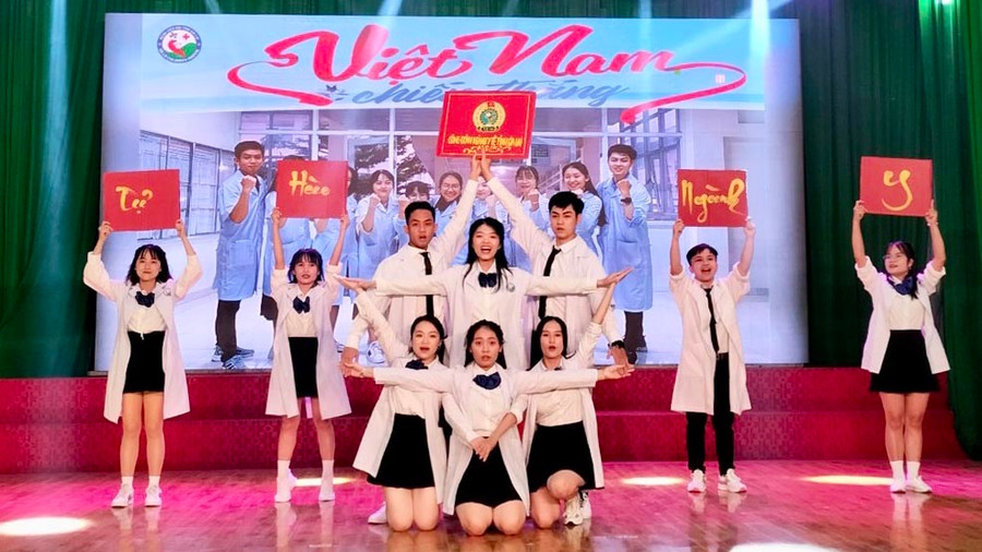 Phần thi “Đồng diễn thể dục giữa giờ-dân vũ thể thao” của đội Công đoàn cơ sở Bệnh viện Nhi tỉnh xuất sắc giành giải nhất. Ảnh: Như Nguyện