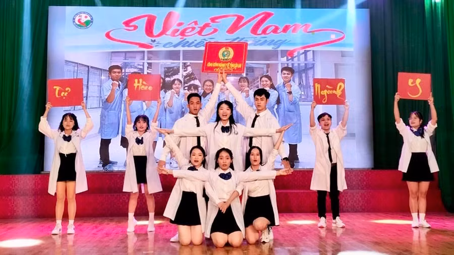 Phần thi “Đồng diễn thể dục giữa giờ-dân vũ thể thao” của đội Công đoàn cơ sở Bệnh viện Nhi tỉnh xuất sắc giành giải nhất. Ảnh: Như Nguyện