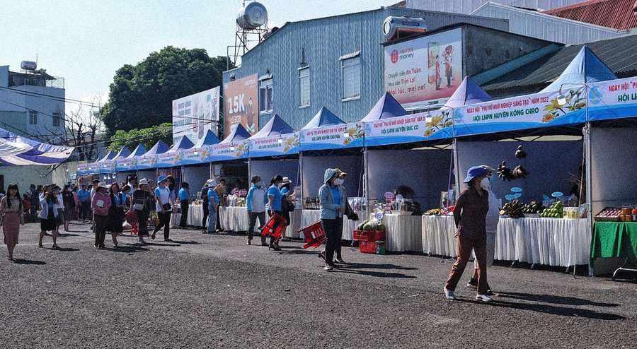 Ngày hội là cơ hội để quảng bá, gao lưu, kết nối sản phẩm khởi nghiệp tiêu biểu của phụ nữ toàn tỉnh. Ảnh Minh Châu