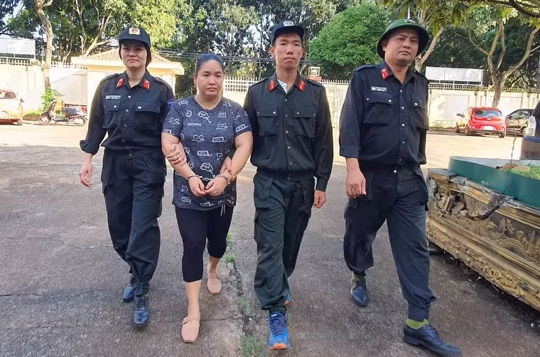 Nữ nghi phạm Nguyễn Thị Hương Giang bị công an bắt giữ. Ảnh: Công an cung cấp