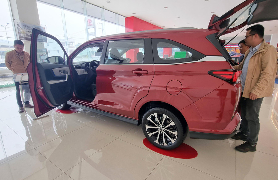 Nhu cầu và sức mua tăng mạnh song hầu hết các hãng đều gặp khó khăn về nguồn cung ứng xe ô tô. Ảnh: Sơn Ca