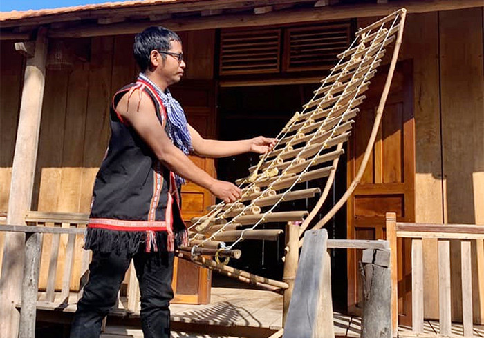 Đinh A Ngưi- người đàn ông Ba Na mang nghĩa tình của mình cho bà con xứ núi.