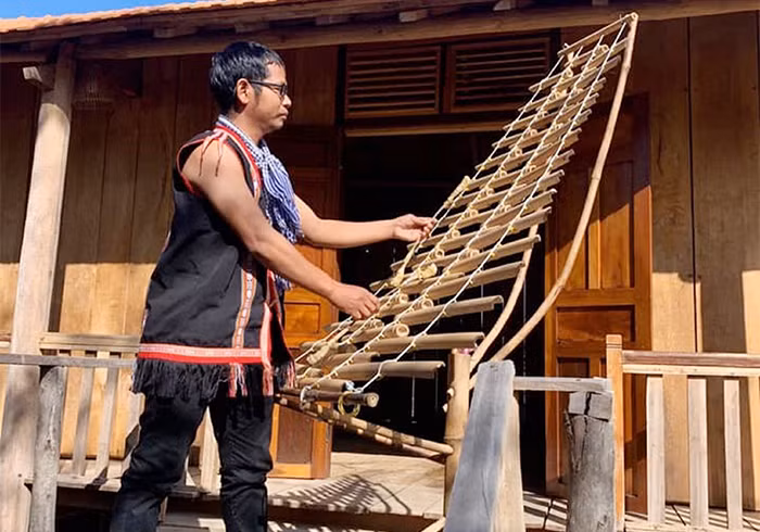 Đinh A Ngưi- người đàn ông Ba Na mang nghĩa tình của mình cho bà con xứ núi.