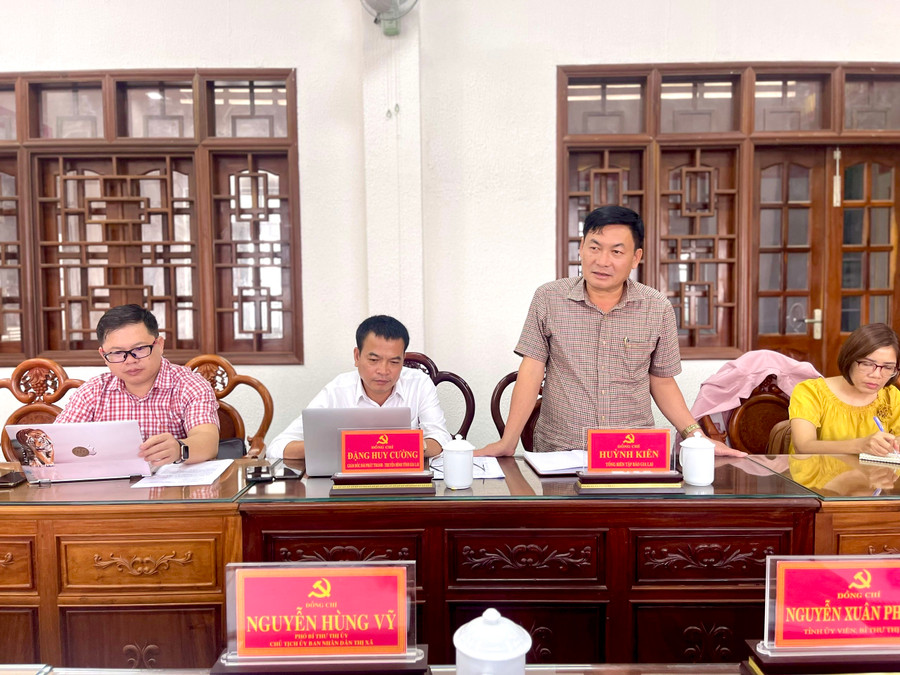 Nhà báo, Tổng Biên tập Báo Gia Lai Huỳnh Kiên đề nghị Huyện ủy huyện Kbang, Đak Pơ và thị xã An Khê tiếp tục quan tâm đến công tác phối hợp thông tin, phát hành báo Đảng, nhất là ấn phẩm Báo Gia Lai