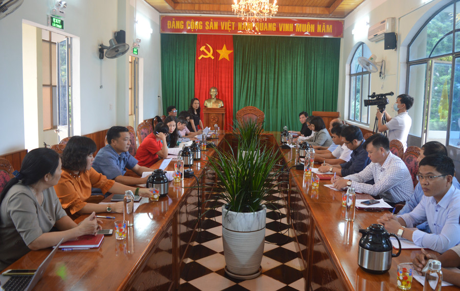 Đoàn cán bộ của Học viện Chính trị Quốc gia Hồ Chí Minh làm việc tại huyện Chư Păh. Ảnh: Anh Huy