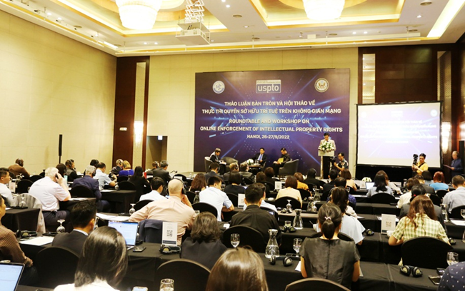 Quang cảnh một buổi hội thảo về thực thi quyền sở hữu trí tuệ trên không gian mạng Quang cảnh một buổi hội thảo về thực thi quyền sở hữu trí tuệ trên không gian mạng