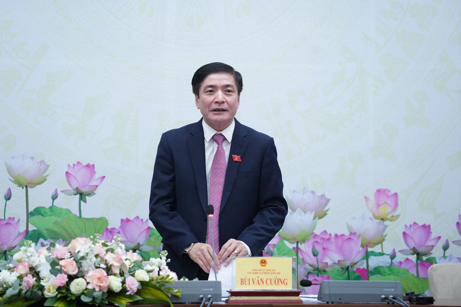  Tổng thư ký Quốc hội Bùi Văn Cường thông tin tại họp báo. Ảnh: Gia Hân