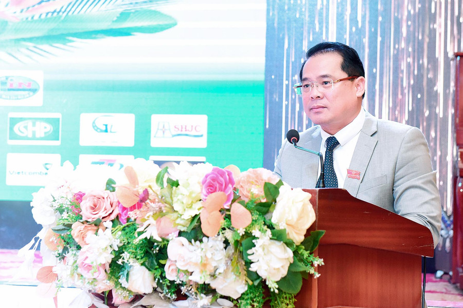 Phó Chủ tịch UBND tỉnh Hồ Phước Thành phát biểu chúc mừng tại buổi gặp mặt. Ảnh: Đức Thụy