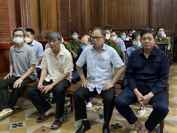 Các bị cáo tại phiên xét xử.