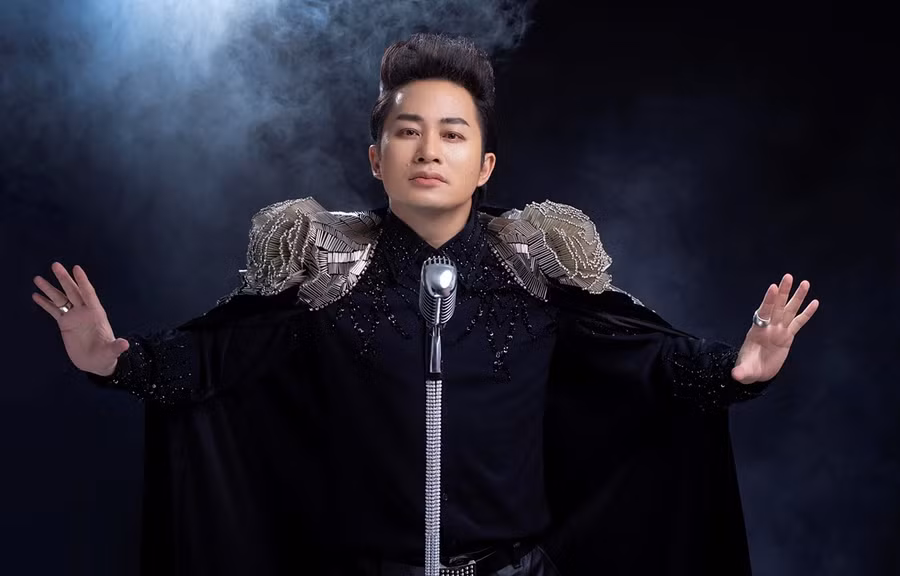 Ca sỹ Tùng Dương sẽ mang đến nhiều bất ngờ cho khán giả trong liveshow kỷ niệm 20 năm ca hát. Ảnh: NVCC