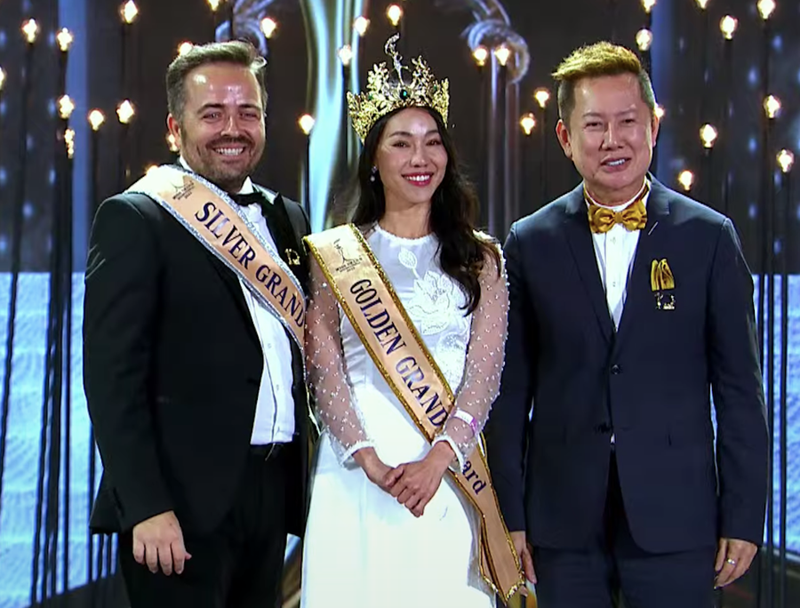 Bà Phạm Kim Dung - Giám đốc quốc gia Miss Grand Vietnam, được trao giải Golden Grand Award. Việt Nam cũng là quốc gia đăng cai Hoa hậu Hòa bình Quốc tế 2023. Ảnh: Chụp màn hình