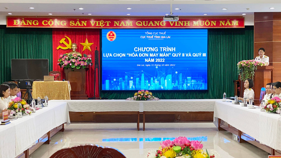 Ông Lê Minh Nhựt-Cục Trưởng Cục Thuế tỉnh phát biểu tại chương trình lựa chọn Hóa đơn may mắn. Ảnh: Sơn Ca