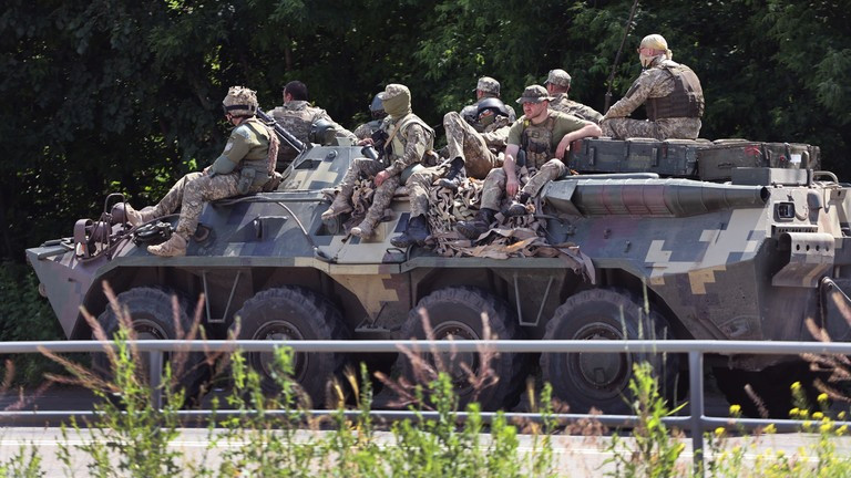 Binh sĩ Ukraina ở Donetsk, ngày 19.6.2022. Ảnh: AFP  Binh sĩ Ukraina ở Donetsk, ngày 19.6.2022. Ảnh: AFP