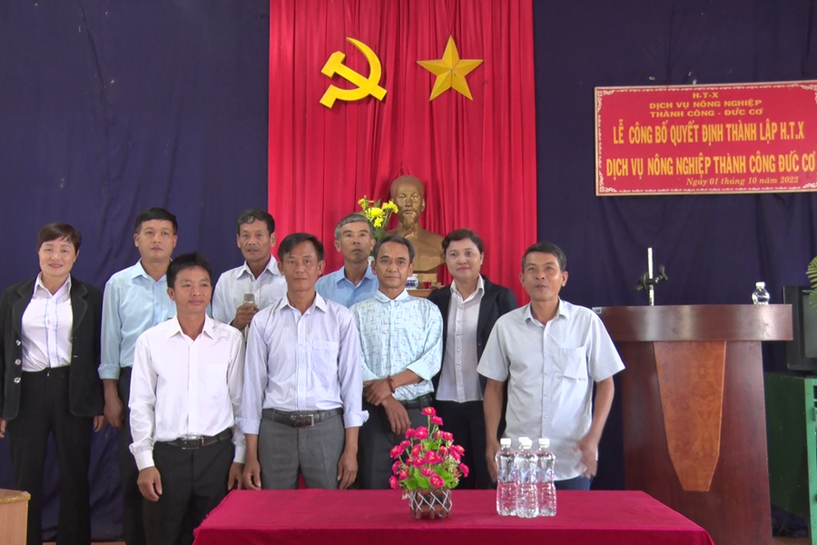 Đức Cơ ra mắt Hợp tác xã Dịch vụ nông nghiệp Thành Công ảnh 1 Ban Quản trị Hợp tác xã Dịch vụ nông nghiệp Thành Công tại buổi ra mắt. Ảnh: Phạm Ngọc