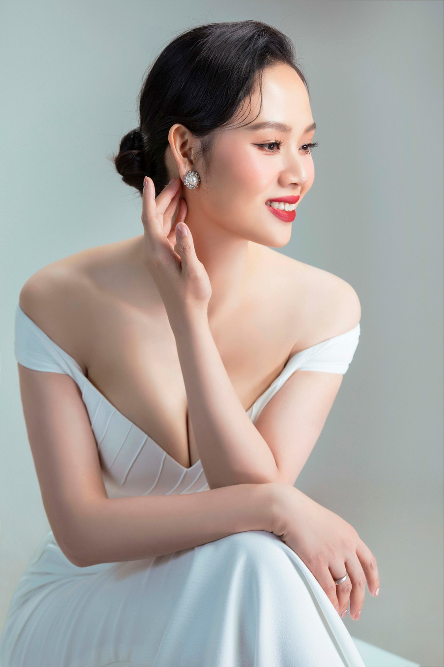 Hoa hậu Mai Phương diện loạt trang phục dạ hội của NTK Lê Thanh Hòa.