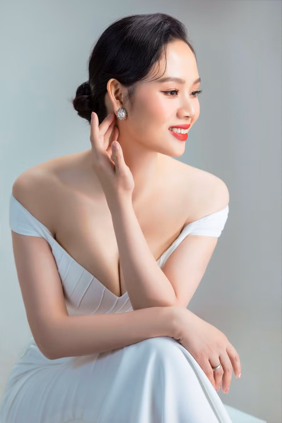 Hoa hậu Mai Phương diện loạt trang phục dạ hội của NTK Lê Thanh Hòa.