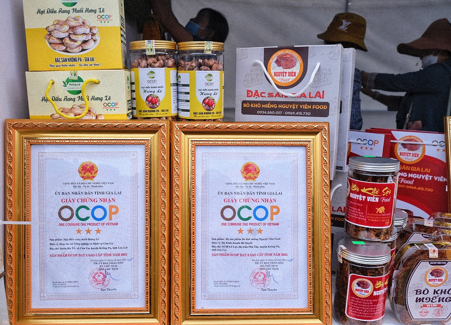 Các sản phẩm khởi nghiệp của phụ nữ đạt các chứng nhận OCOP. Ảnh Minh Châu