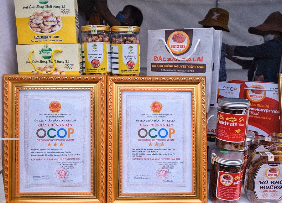 Các sản phẩm khởi nghiệp của phụ nữ đạt các chứng nhận OCOP. Ảnh Minh Châu