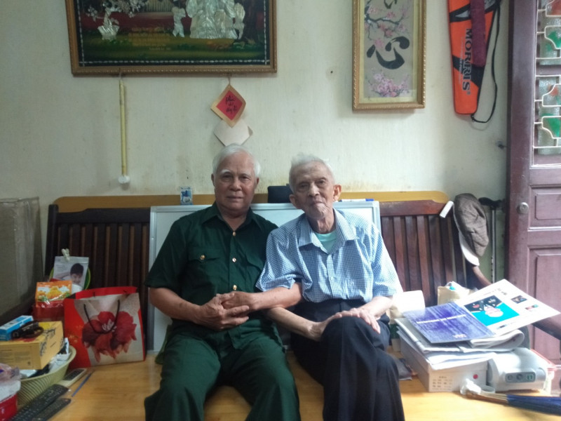 Bên người học trò, đồng chí, đồng đội của mình Phùng Văn Noãn.