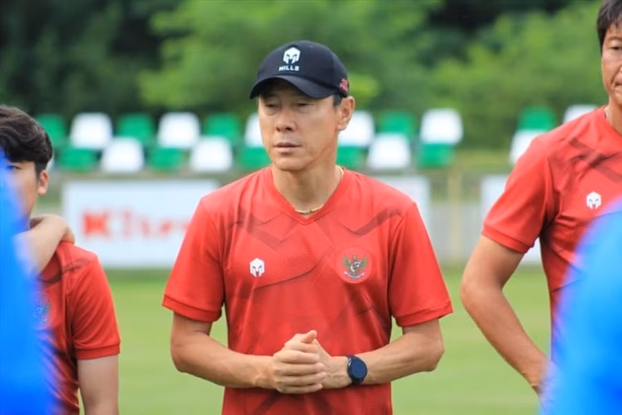 Huấn luyện viên Shin Tae-yong am hiểu bóng đá Việt Nam và Đông Nam Á. Ảnh: Bola 