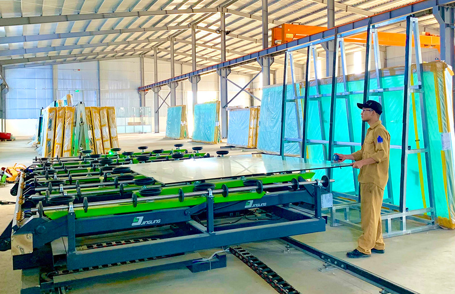 Doanh nghiệp rất cần được hỗ trợ về tài chính để phát triển sản xuất kinh doanh. Ảnh: Hà Duy Nhiều doanh nghiệp rất cần được hỗ trợ về tài chính để phát triển sản xuất kinh doanh. Ảnh: Hà Duy