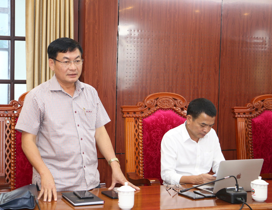 Tổng Biên tập Báo Gia Lai Huỳnh Kiên phát biểu tại buổi làm việc với lãnh đạo huyện Chư Sê. Ảnh: Quang Tấn