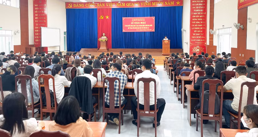 Quang cảnh lễ khai mạc kỳ thi tuyển công chức năm 2022. Ảnh: Lam Nguyên Quang cảnh lễ khai mạc kỳ thi tuyển công chức năm 2022. Ảnh: Lam Nguyên