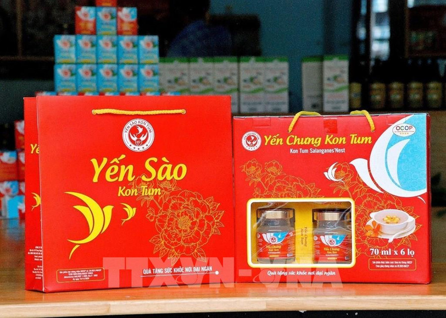 Sản phẩm của Công ty TNHH Yến sào Kon Tum được đưa lên các sàn thương mại điện tử, giúp tăng doanh số cho đơn vị sản xuất. Ảnh: Dư Toán - TTXVN