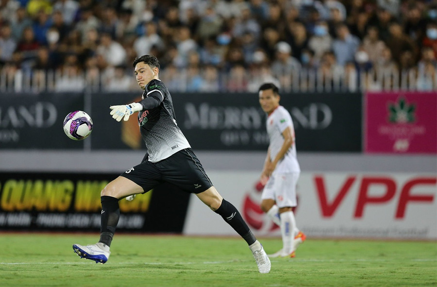 Văn Lâm cùng Bình Định làm khách ở chảo lửa Thiên Trường. Ảnh: VPF Văn Lâm cùng Bình Định làm khách ở chảo lửa Thiên Trường. Ảnh: VPF