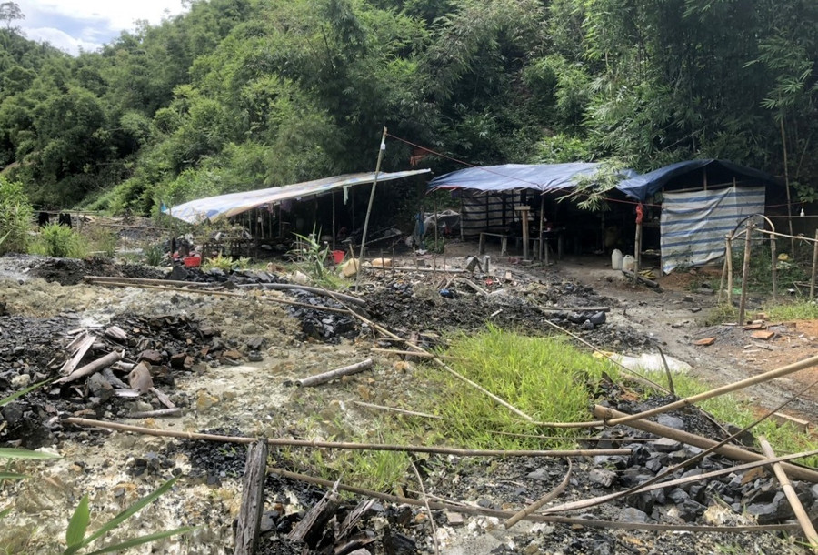 Lán trại của các đối tượng khai thác vàng nằm trên đất lâm nghiệp do Công ty TNHH MTV Lâm nghiệp Quảng Sơn quản lý. Ảnh: H.T