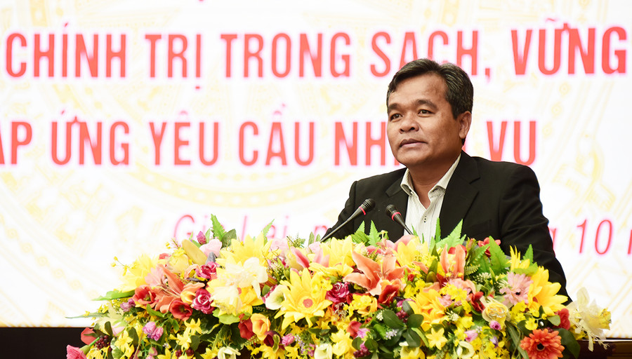 Bí thư Tỉnh ủy Hồ Văn Niên phát biểu khai mạc buổi tọa đàm. Ảnh: Đức Thụy