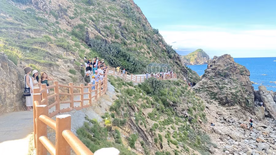 Khu du lịch Eo Gió. Ảnh: Bảo thoa