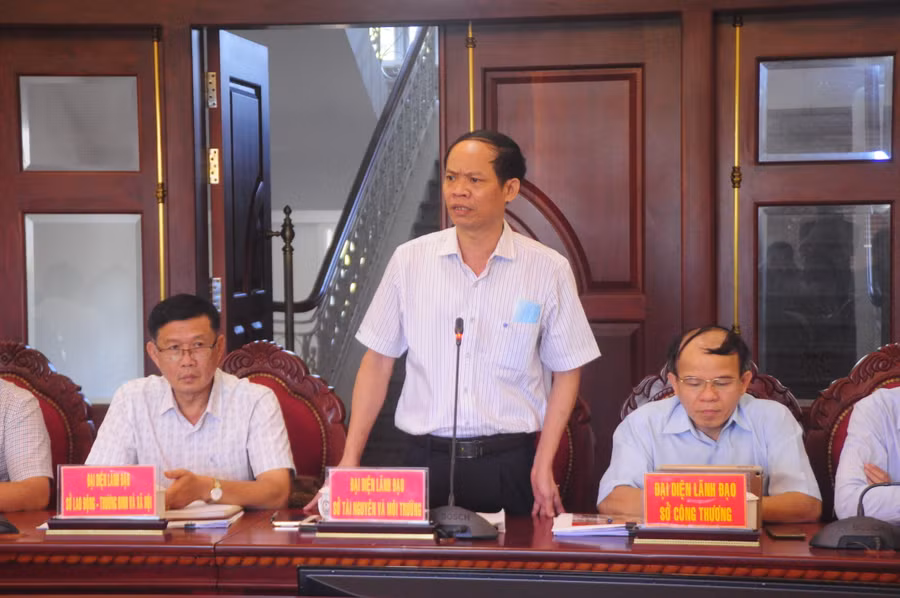 Đại diện của Sở Tài nguyên và Môi trường tỉnh thông tin một số vấn đề báo chí quan tâm