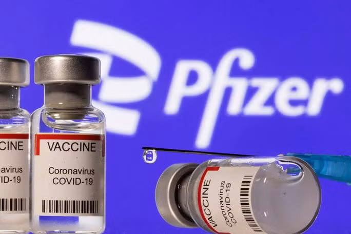 Vắc-xin COVID-19 của Pfizer/BioNTech sẽ có giá lên tới 110-130 USD/liều trong thời gian sắp tới - Ảnh: REUTERS