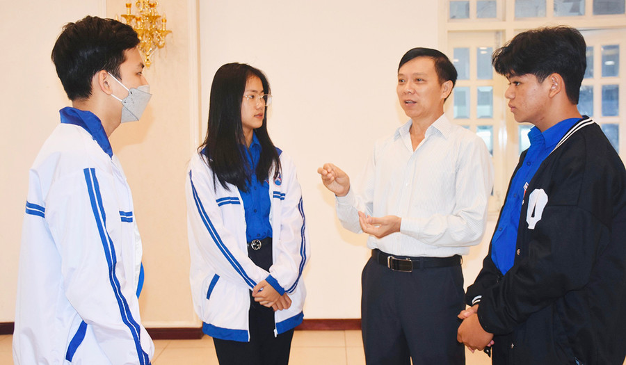  Các bạn trẻ trao đổi về kỹ năng kết nối khởi nghiệp. Ảnh: Trần Dung