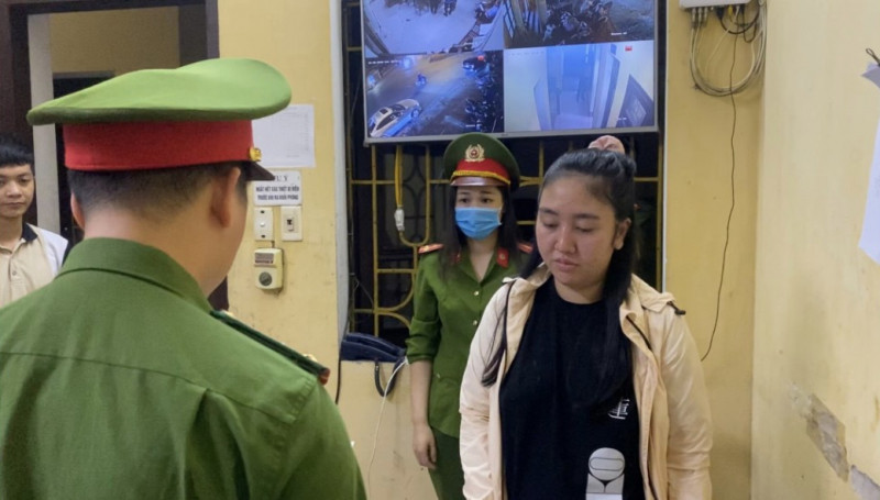 Công an Đà Nẵng thực hiện bắt giữ đối tượng Trần Thị Hoàng Anh tại Nam Định tối 30/10.