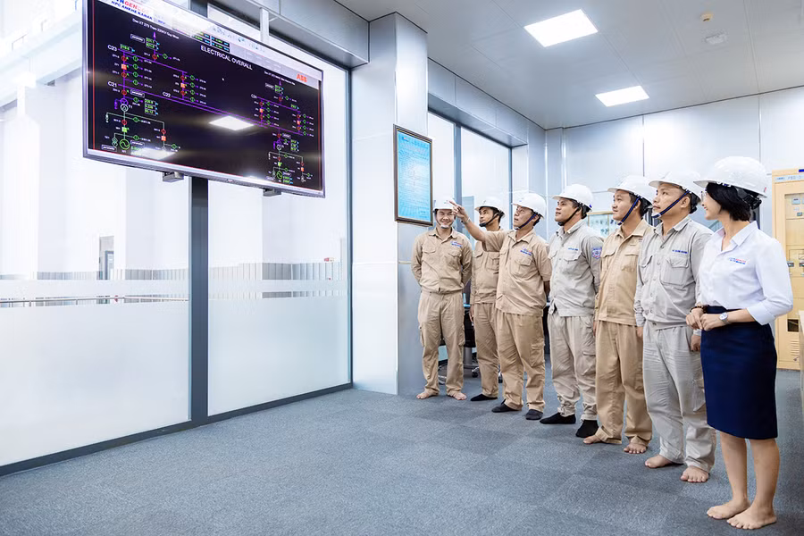  Áp dụng chuyển đổi số vào tất cả các hoạt động giúp Công ty Thủy điện An Khê-Ka Nak sản xuất kinh doanh hiệu quả hơn. Ảnh: Thu Hoài