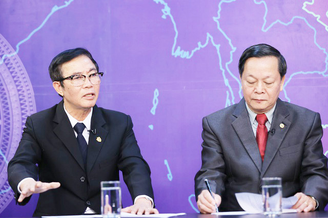 PGS.TS Đỗ Cảnh Thìn (trái) và Trung tướng, GS.TS. Nguyễn Xuân Yêm tại buổi tọa đàm. Ảnh: VGP/Nhật Bắc