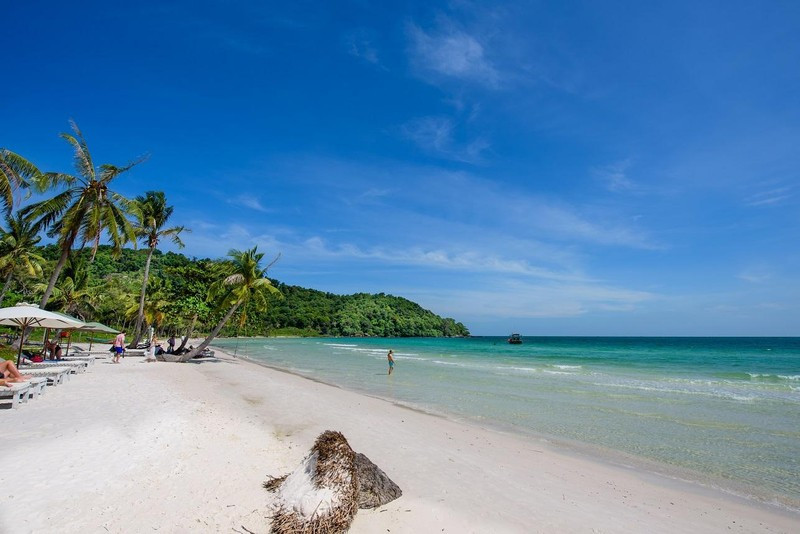 Các loại hình dịch vụ du lịch tại Bãi Sao còn nhỏ lẻ, tự phát. Ảnh: Shutterstock