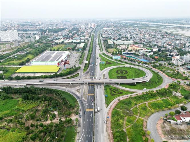 Thủ tướng chỉ thị đẩy nhanh tiến độ giải ngân vốn đầu tư công, thực hiện 3 Chương trình mục tiêu quốc gia. Ảnh: TTXVN