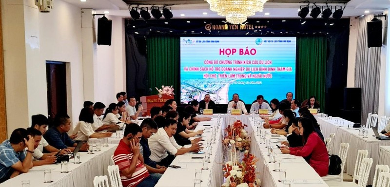 Quang cảnh họp báo.