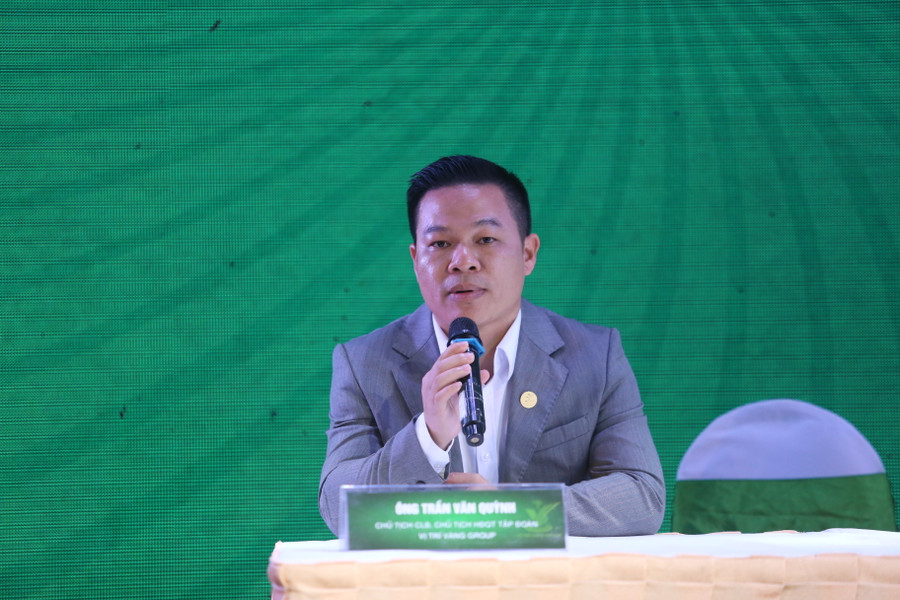 Ông Trần Văn Quỳnh-Chủ tịch CLB Vị Trí Vàng Kon Tum phát biểu tại buổi lễ Ảnh Văn Ngọc