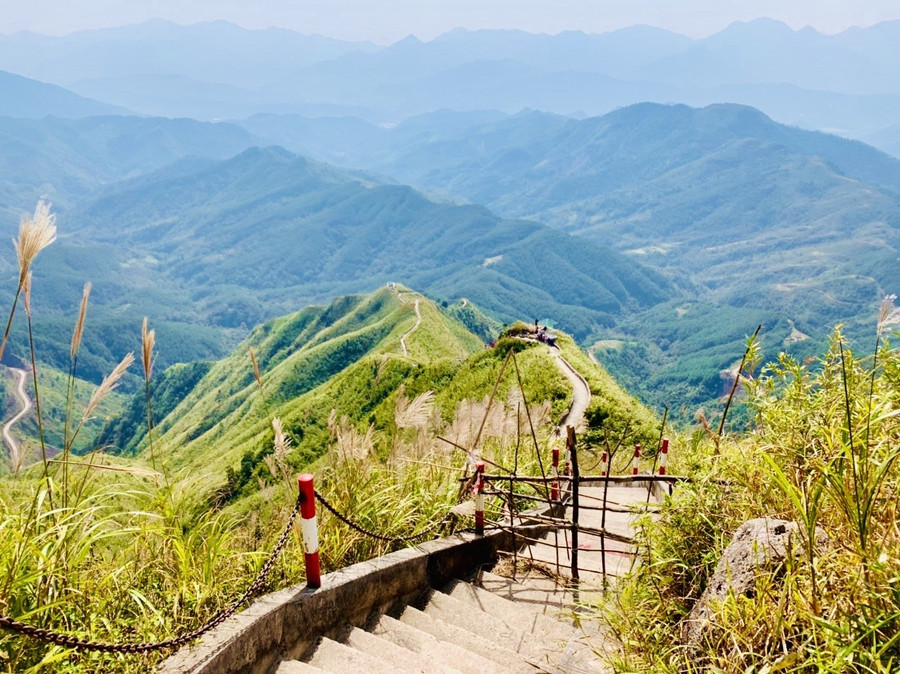  Cảnh núi non hùng vĩ ở Bình Liêu.