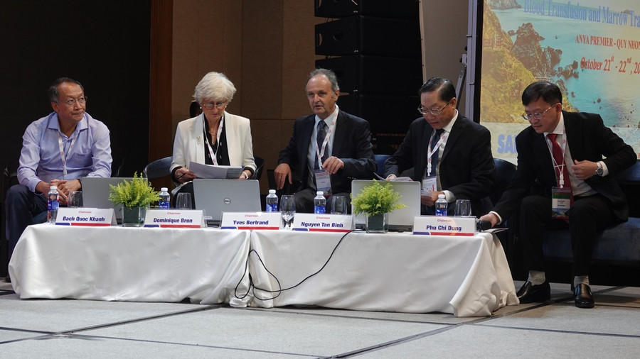 Các chuyên gia chủ trì phiên thảo luận toàn thể tại hội nghị. Ảnh: Hoàng Trọng
