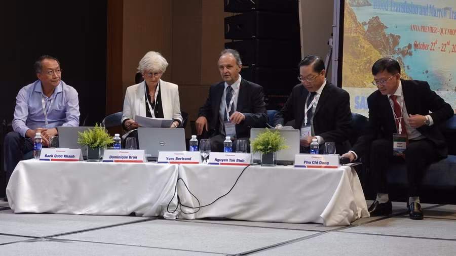 Các chuyên gia chủ trì phiên thảo luận toàn thể tại hội nghị. Ảnh: Hoàng Trọng
